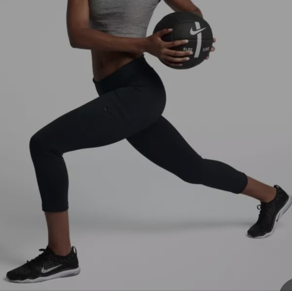 Nike Women's Power Pocket Hyper Dri-Fit Training Capris Tights Black - Medium